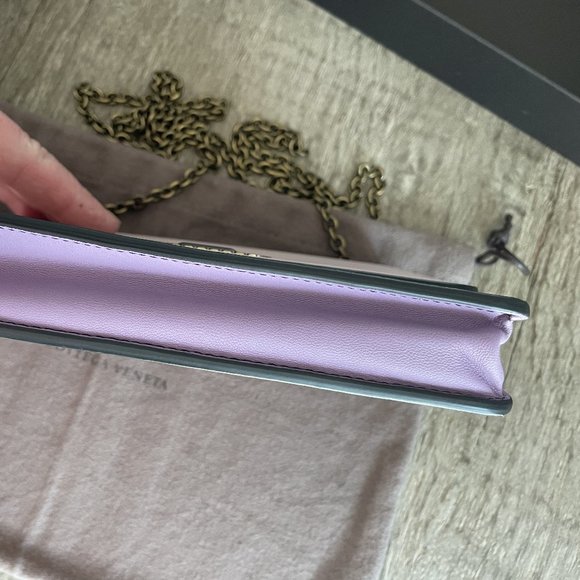 NWT Bottega Veneta leather clutch with chain - Authentic - Picture 13 of 16